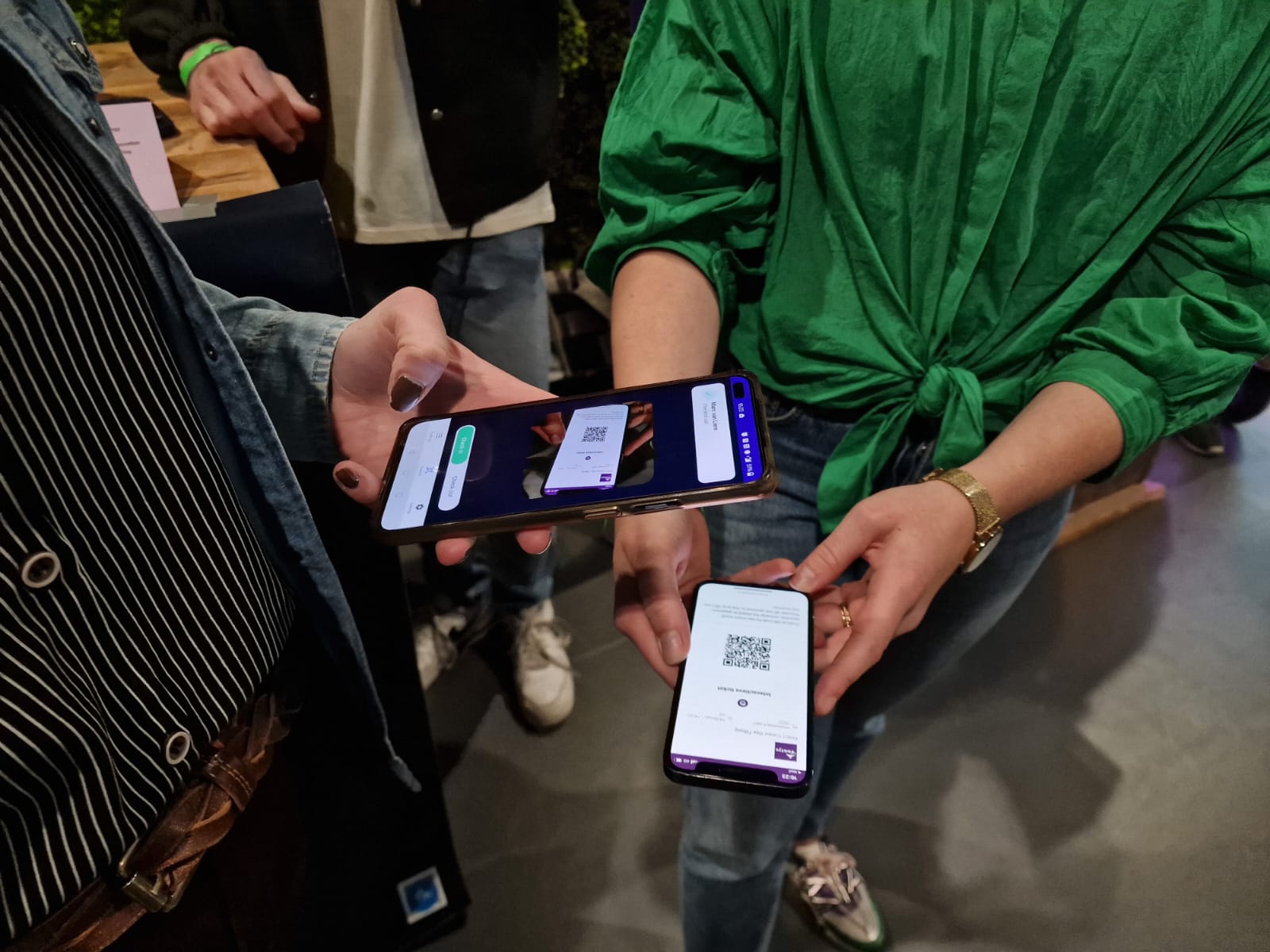 Deelnemers op Fontys doen mee via PresentersWall op hun smartphone